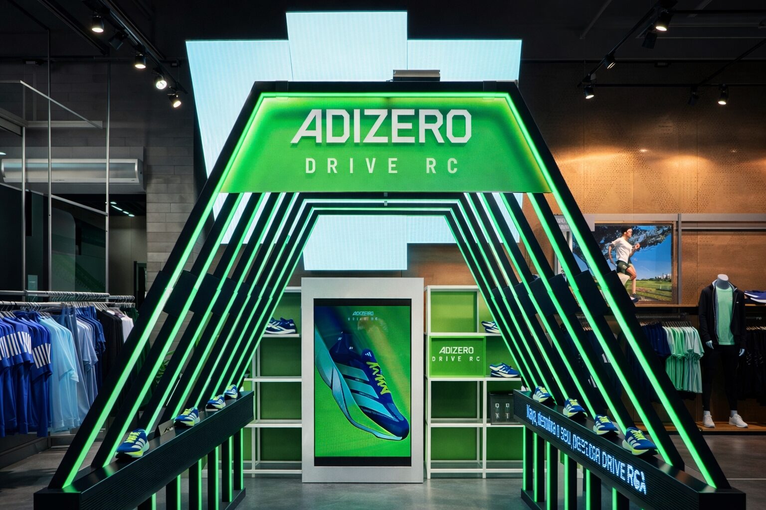 Display Interativo — Adizero Drive RC